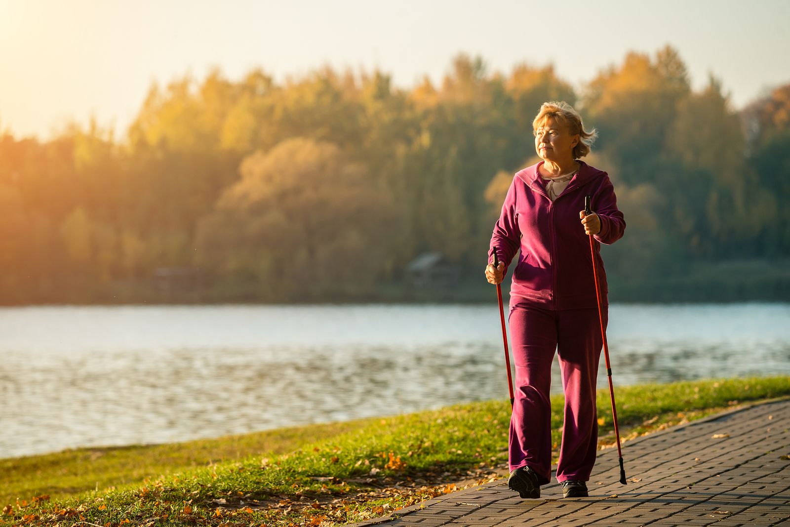 El riesgo de muerte en mujeres mayores disminuye al realizar 7.500 pasos diarios