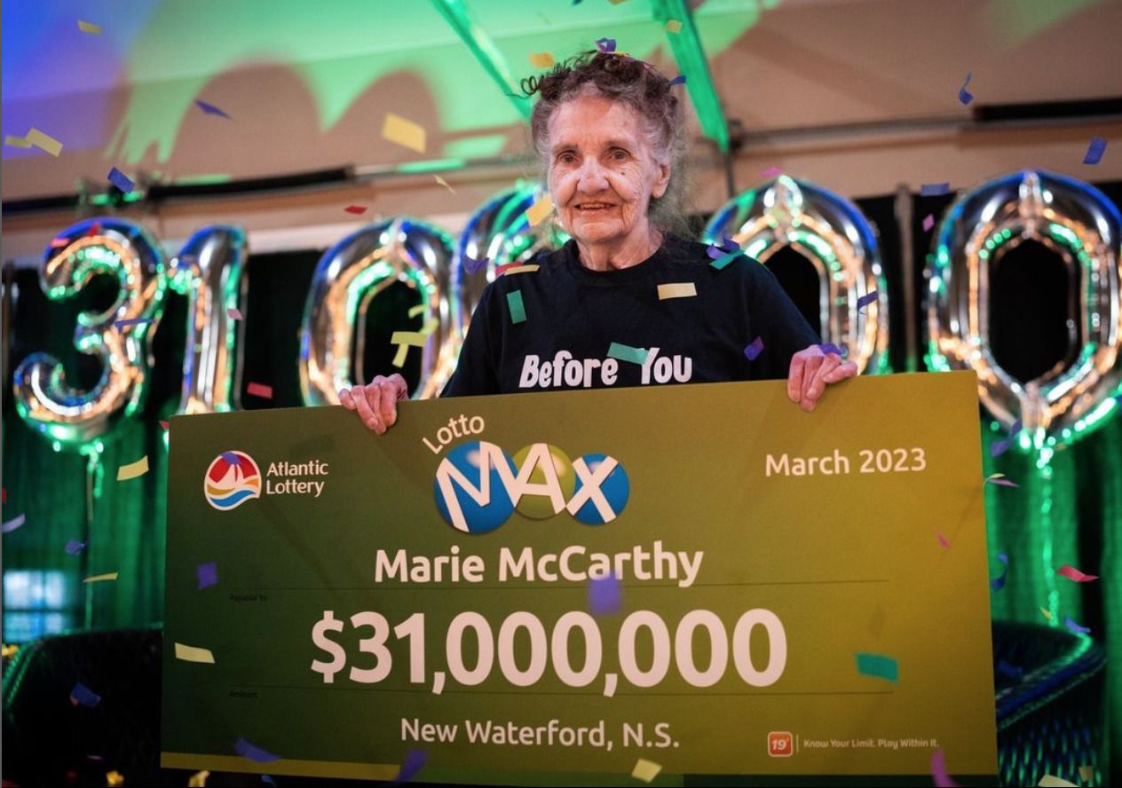 Gana la lotería gracias a su nieto y decide invertir el premio en ayudar a su familia