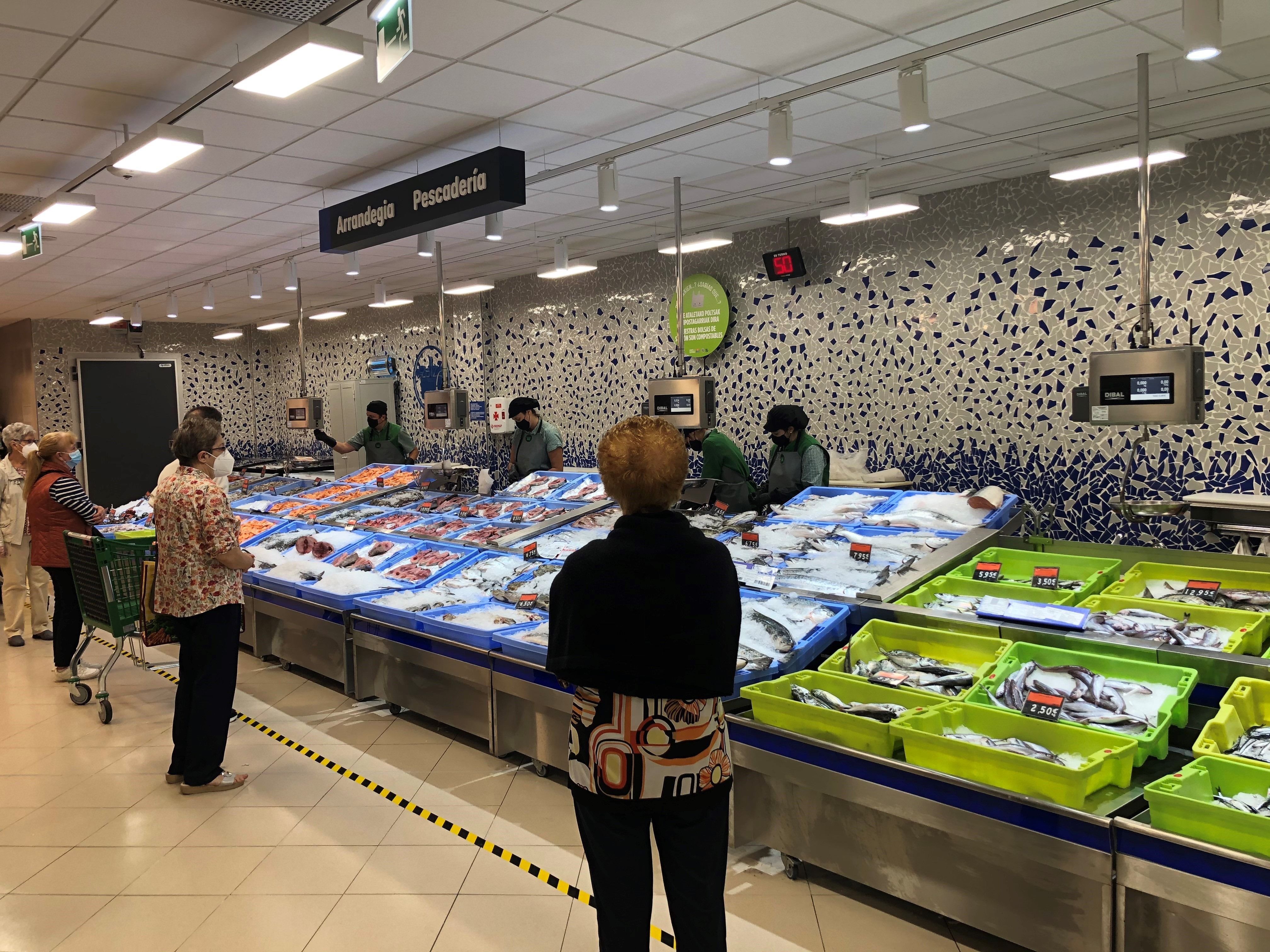 Esta es la diferencia entre las cajas azules y verdes en la pescadería de Mercadona. Foto: Europa Press