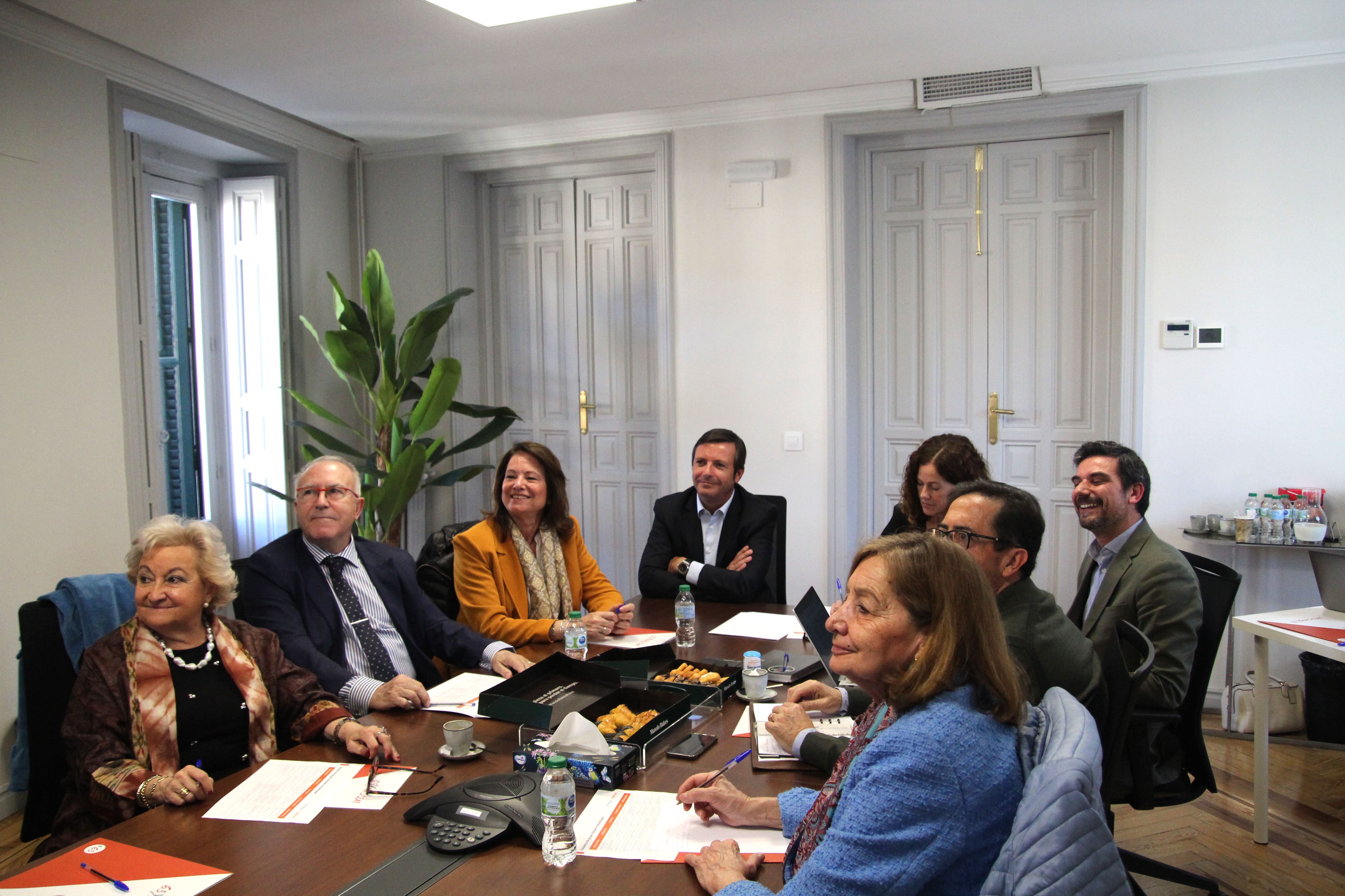Endesa se reúne con el Comité Asesor de 65YMÁS para conocer las necesidades de los sénior