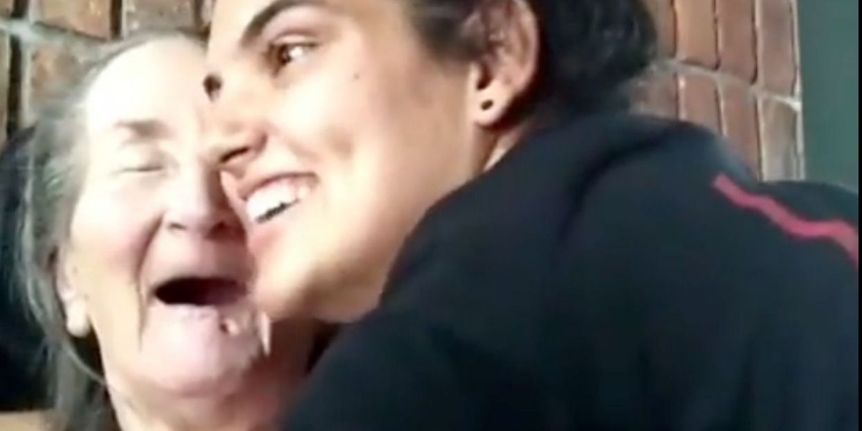 Se despide de la mujer que cuidó con un tierno mensaje