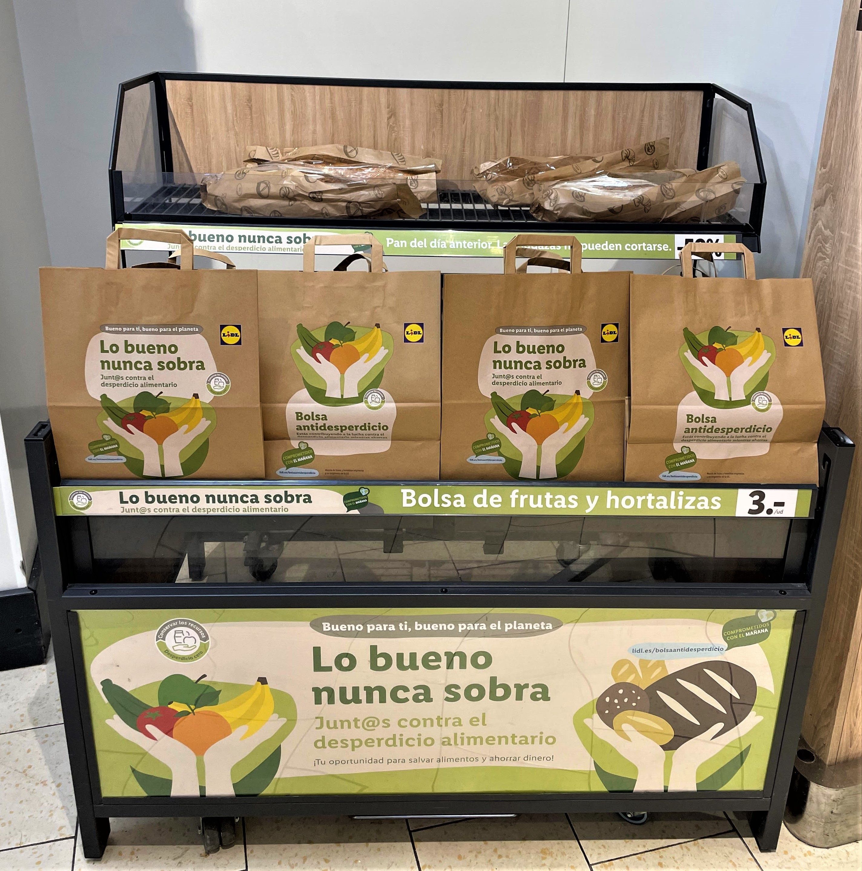 Lidl lanza una 'bolsa antidesperdicio': frutas y verduras 'feas' a tres euros. Foto: Europa Press