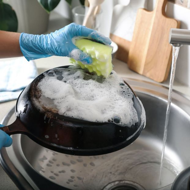El truco viral para eliminar la grasa de las sartenes y las ollas. Foto: Bigstock