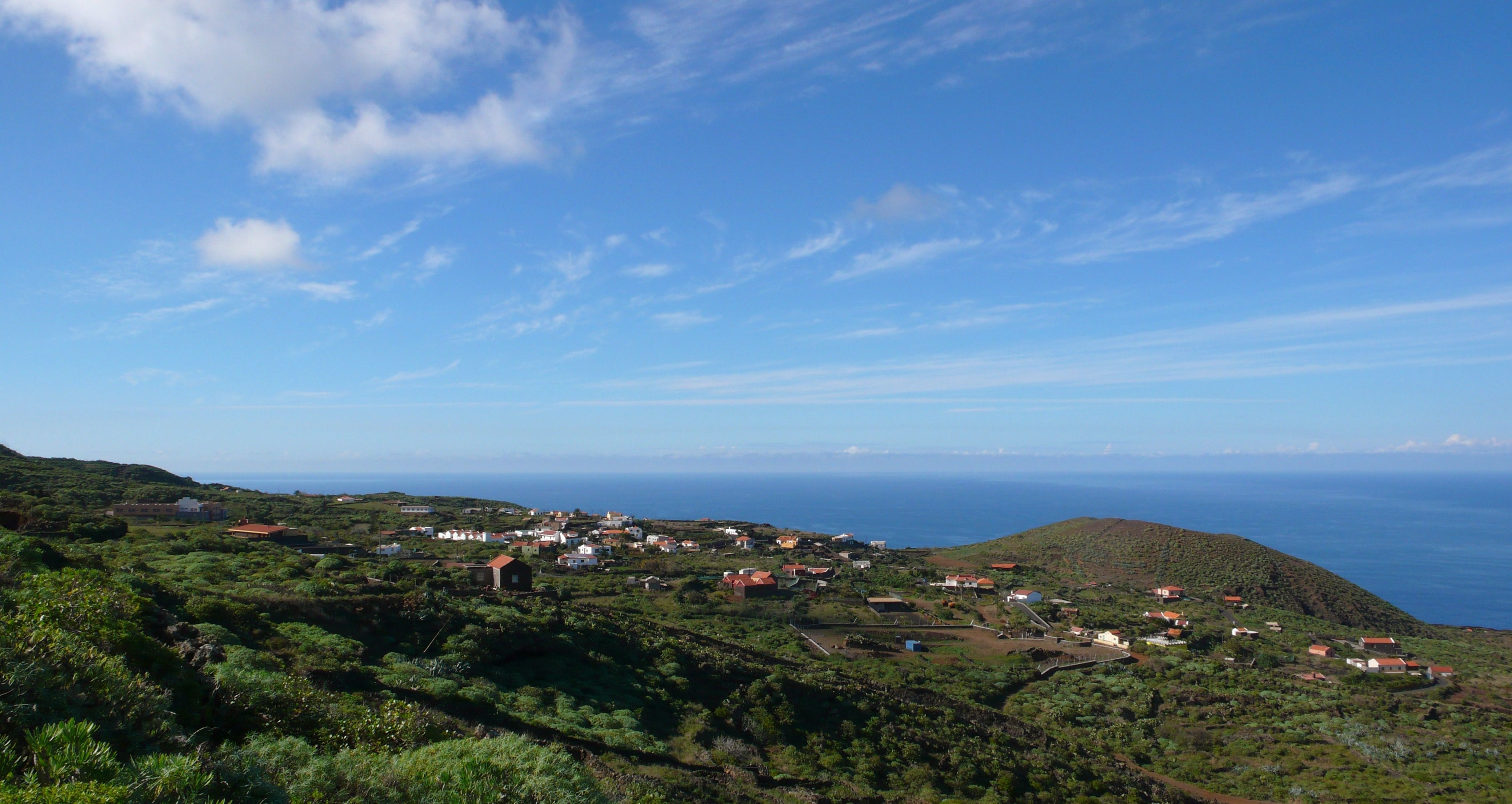 Mayores separados de sus familias en una residencia de la isla de El Hierro: “Están aislados”