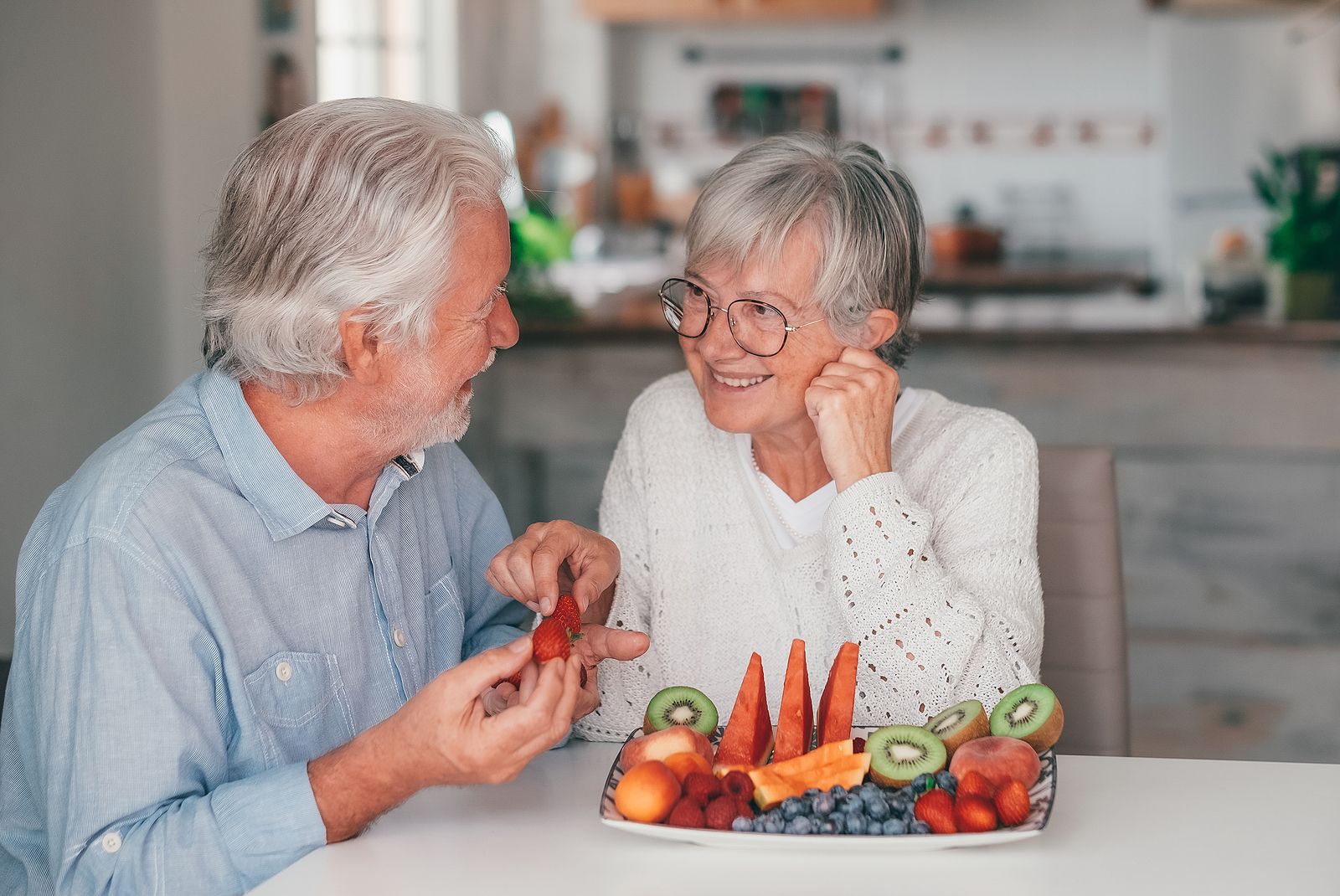 Fruta por la noche ¿sí o no? Sal de dudas de una vez por todas