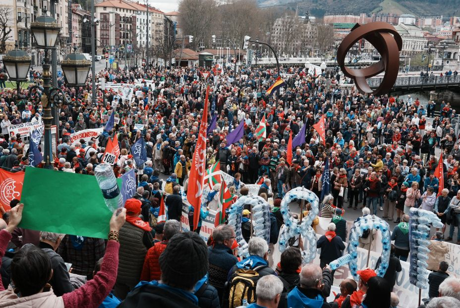 EuropaPress 5064850 cientos personas protestan manifestacion reclamar pension minima 1080 euros