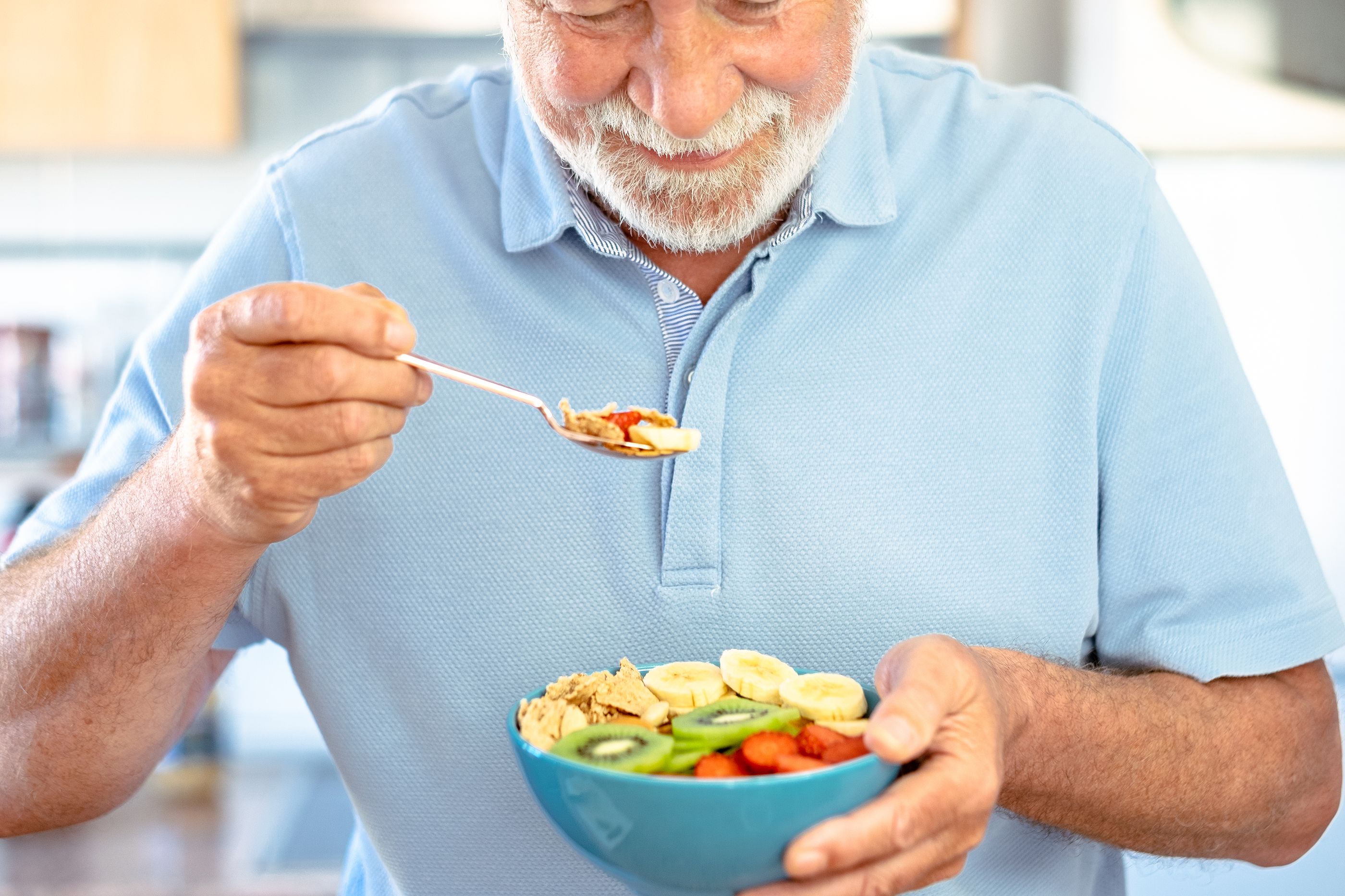 Los alimentos que no pueden faltar en el desayuno de los mayores de 50