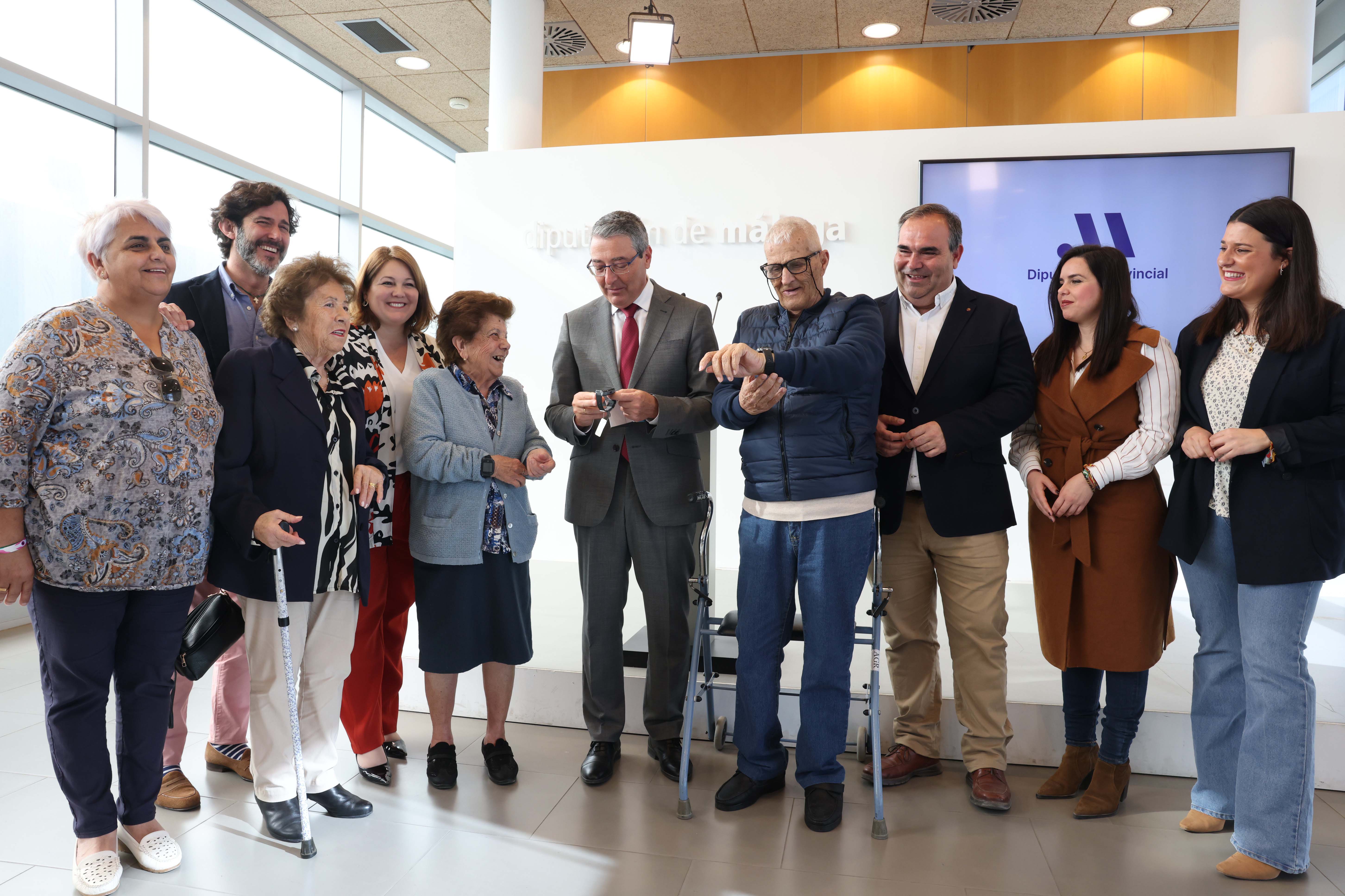 Málaga inicia un proyecto para monitorizar a personas con alzhéimer a través de relojes inteligentes. Foto: Diputación de Málaga