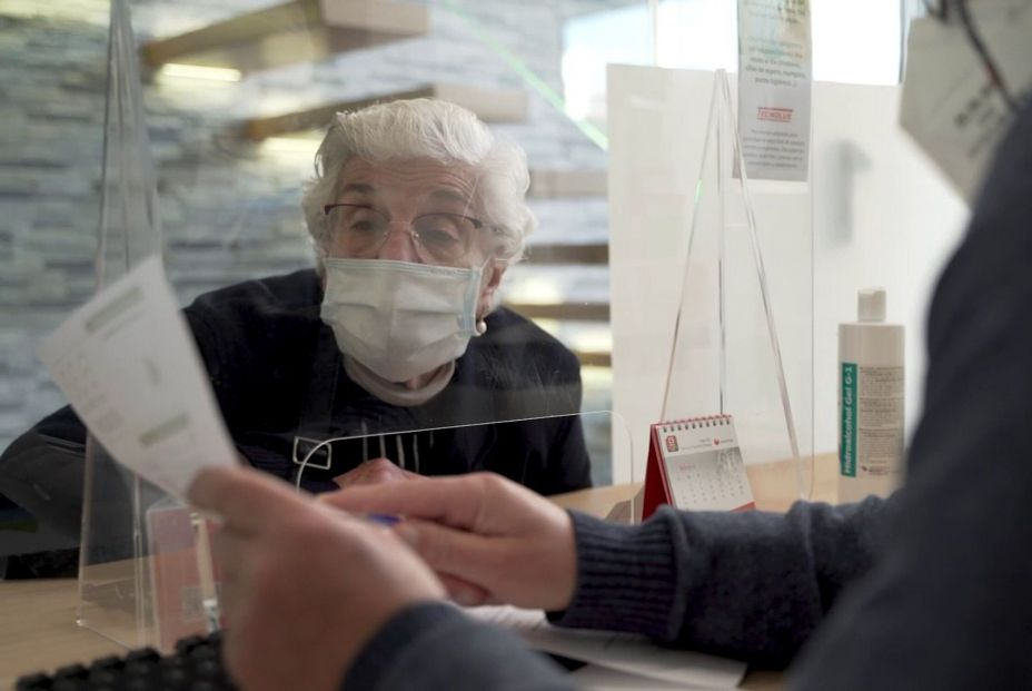 El Gobierno quiere obligar por ley a la banca a atender a los mayores con gestores especializados El Gobierno quiere obligar por ley a la banca a atender a los mayores con gestores especializados