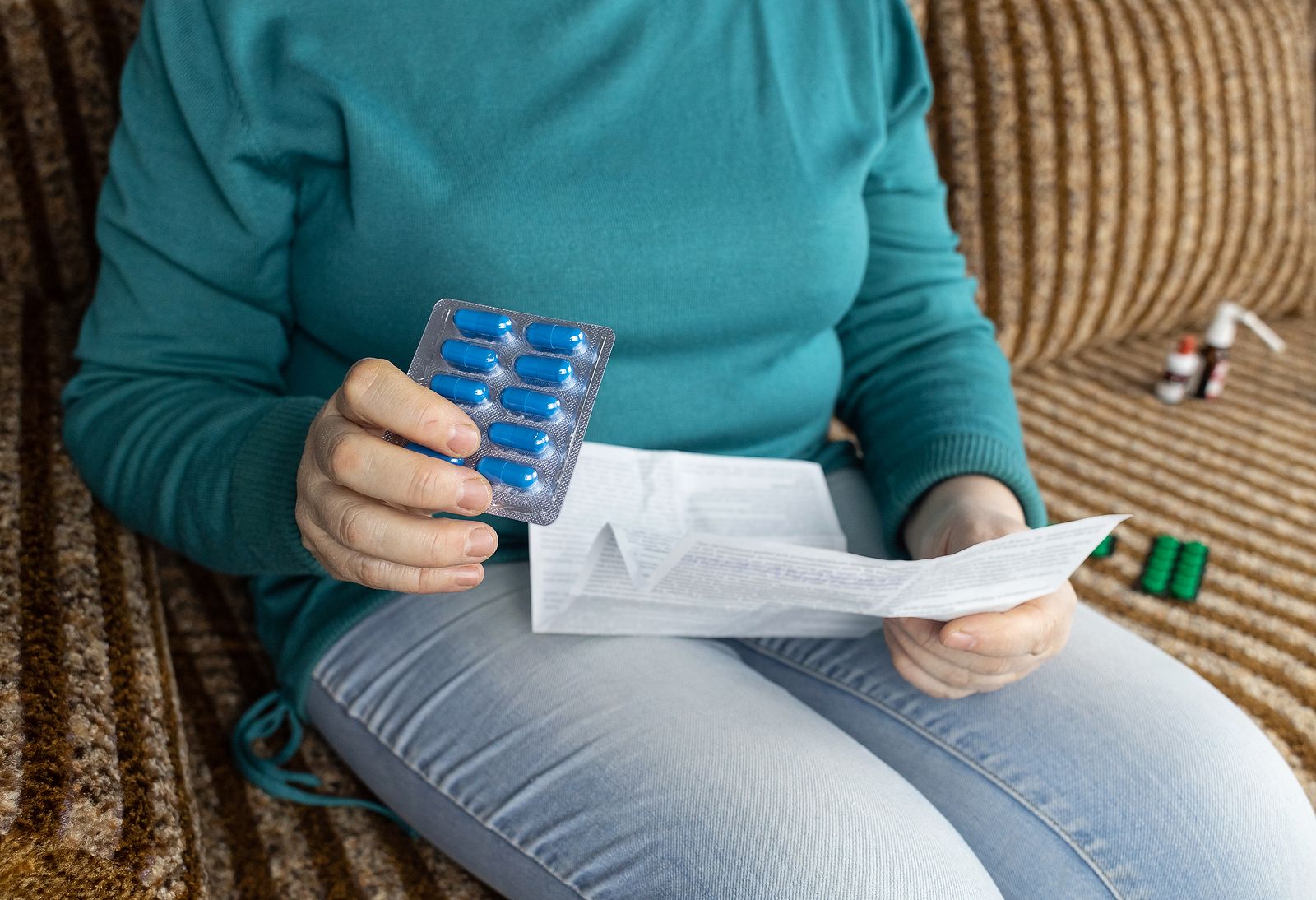 ¿Adiós a los prospectos en papel de los medicamentos? Los mayores creen que "es una vergüenza"