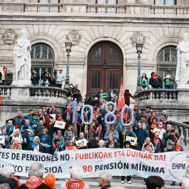 europapress 5064849 cientos personas protestan manifestacion reclamar pension minima 1080 euros 1 621x621