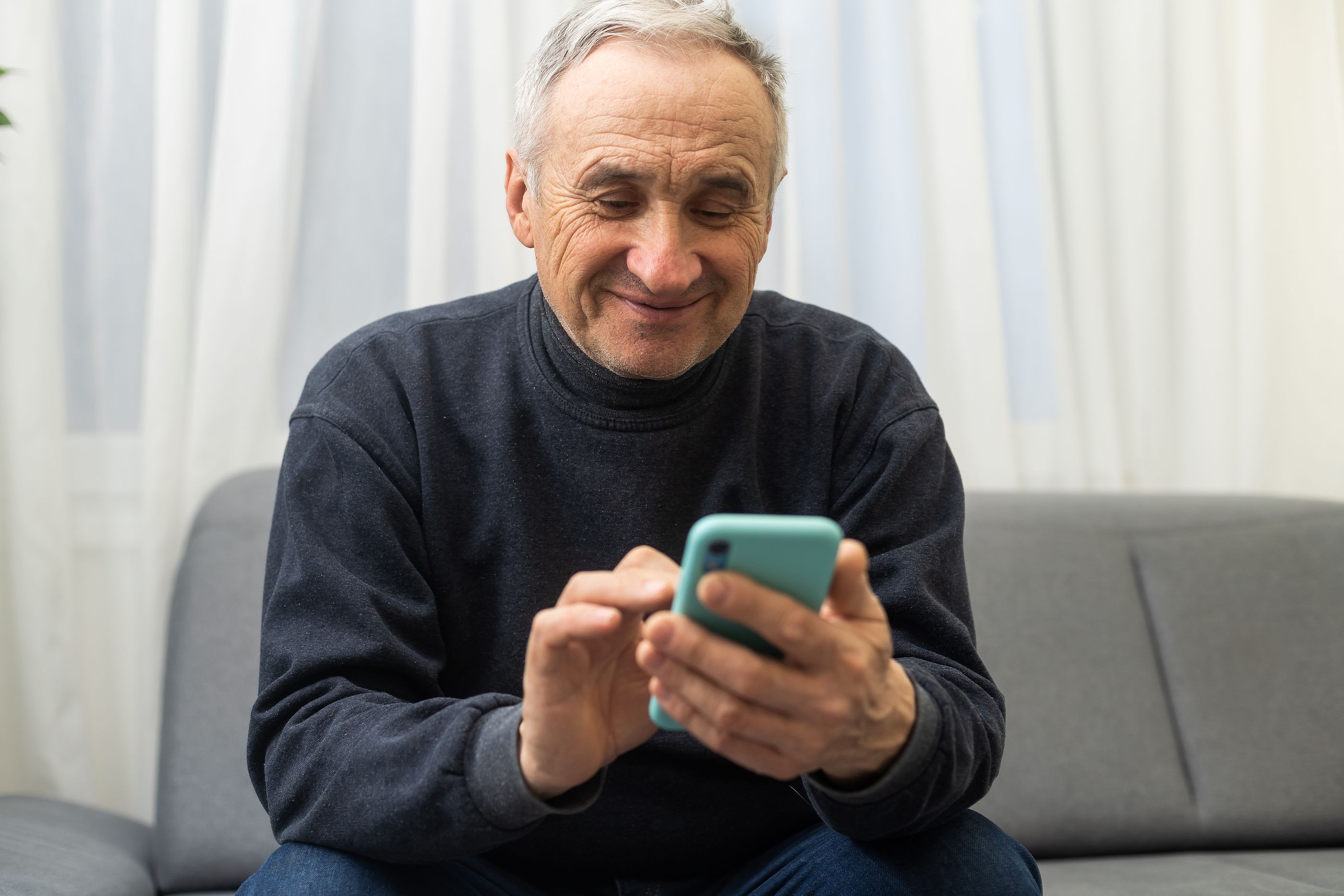 La importancia de una tecnología amigable y segura para las personas mayores: "Nos cambia la vida"