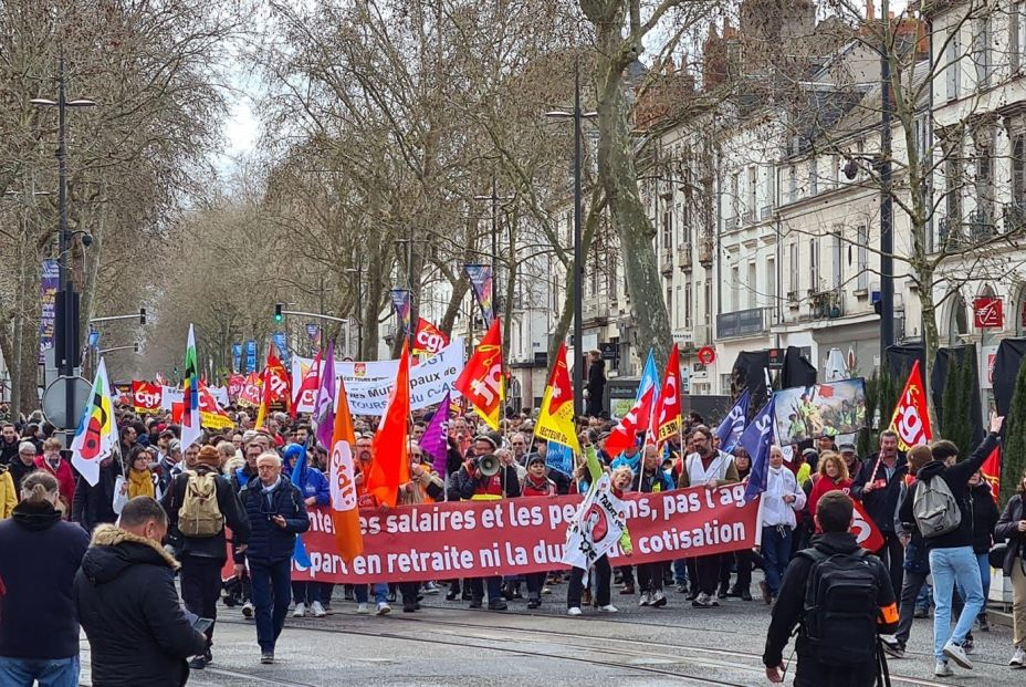 Fuerte rechazo en Francia a la propuesta del Gobierno de congelar las pensiones altas Fuerte rechazo en Francia a la propuesta del Gobierno de congelar las pensiones altas
