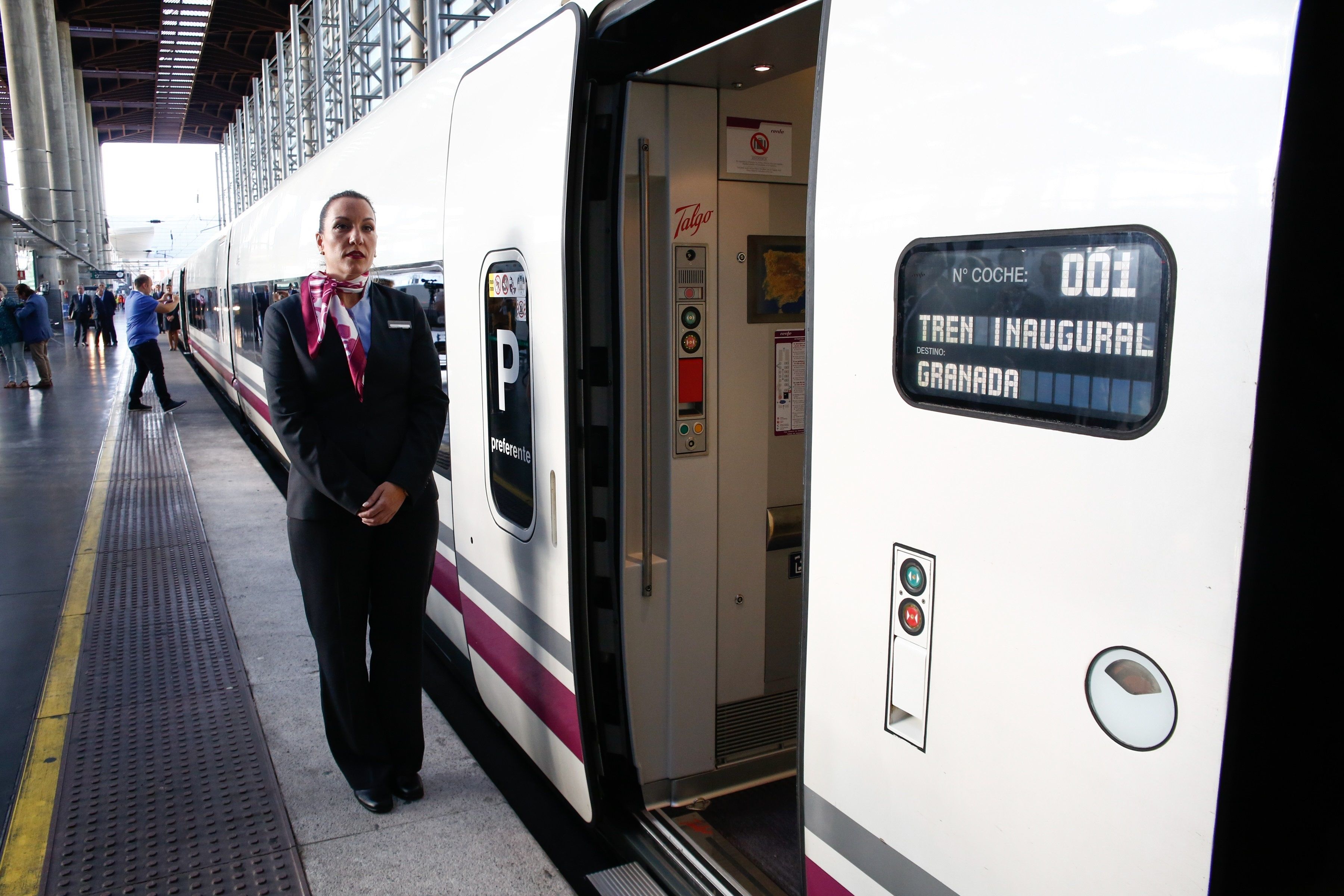 Viaje inaugural del AVE a Granada Salida de la estación de Atocha Madrid 