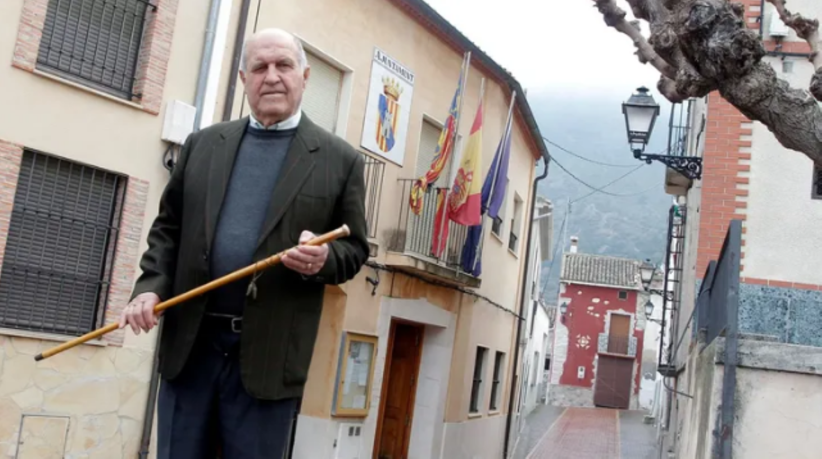 Se retira el alcalde más veterano de España