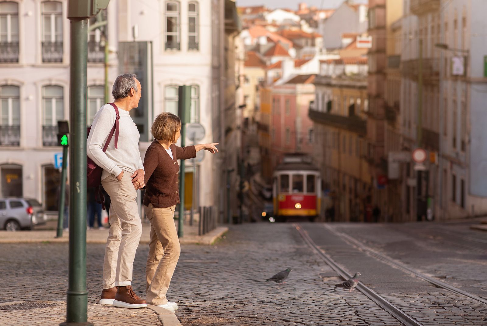 La Semana Santa más precaria: el 62% de los españoles se queda en casa foto: BigStock