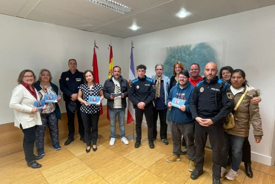 Lanzan una guía para facilitar la comunicación con personas con dificultades cognitivas. Foto: Tres Cantos Lanzan una guía para facilitar la comunicación con personas con dificultades cognitivas. Foto: Tres Cantos