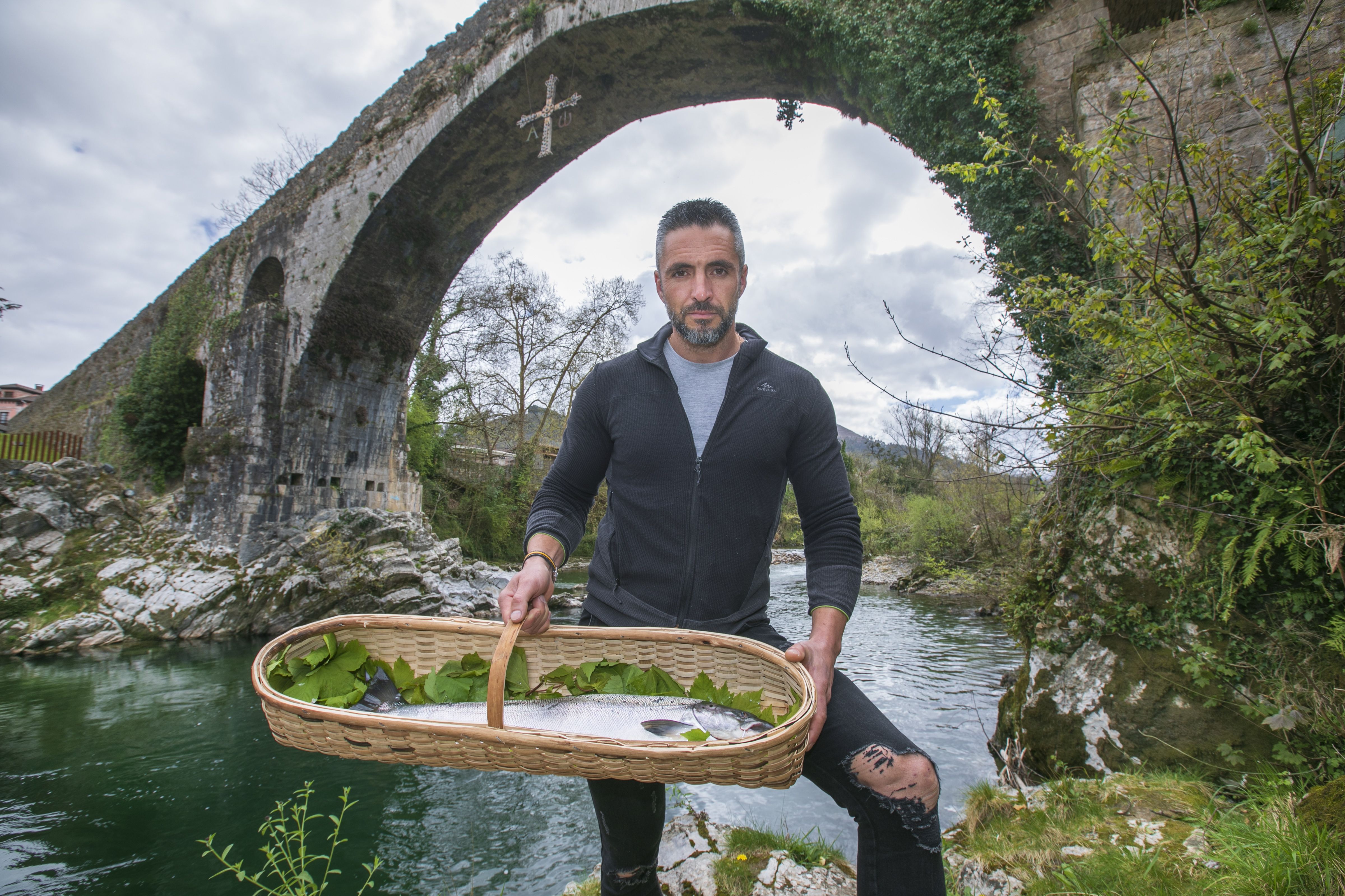 El 'campanu' asturiano de este año ha pesado 3,250 kilos y medido 70 centímetros de longitud. Foto:Europa Press