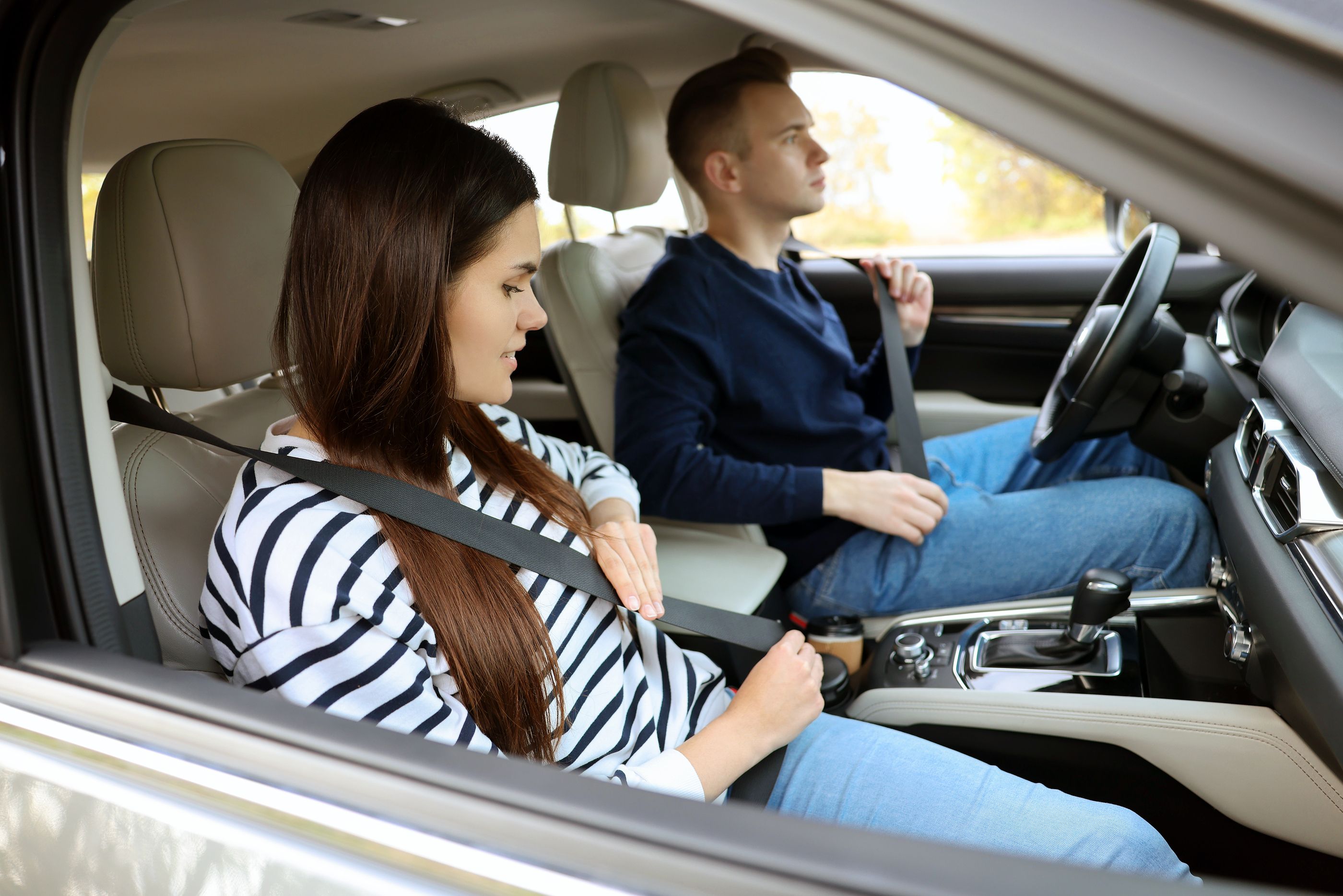 Estas son las multas más comunes que nos pueden poner como pasajeros de un coche. Foto: Bigstock