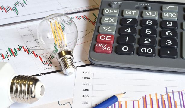 Factura de la luz: ¿Cómo saber si tengo contratada la potencia adecuada?
