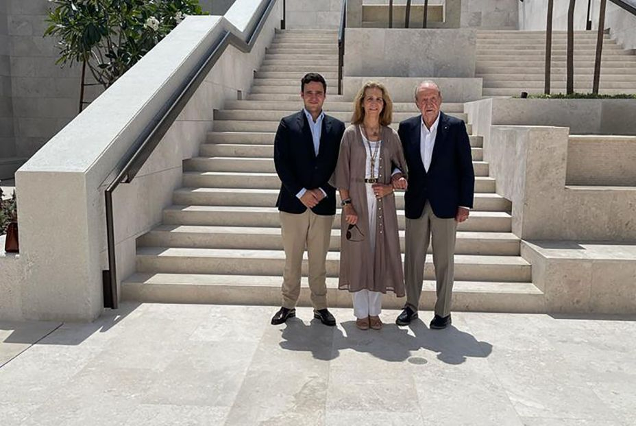 EXCLUSIVA: El Rey Juan Carlos, la Infanta Elena y Froilán, juntos en Abu Dabi