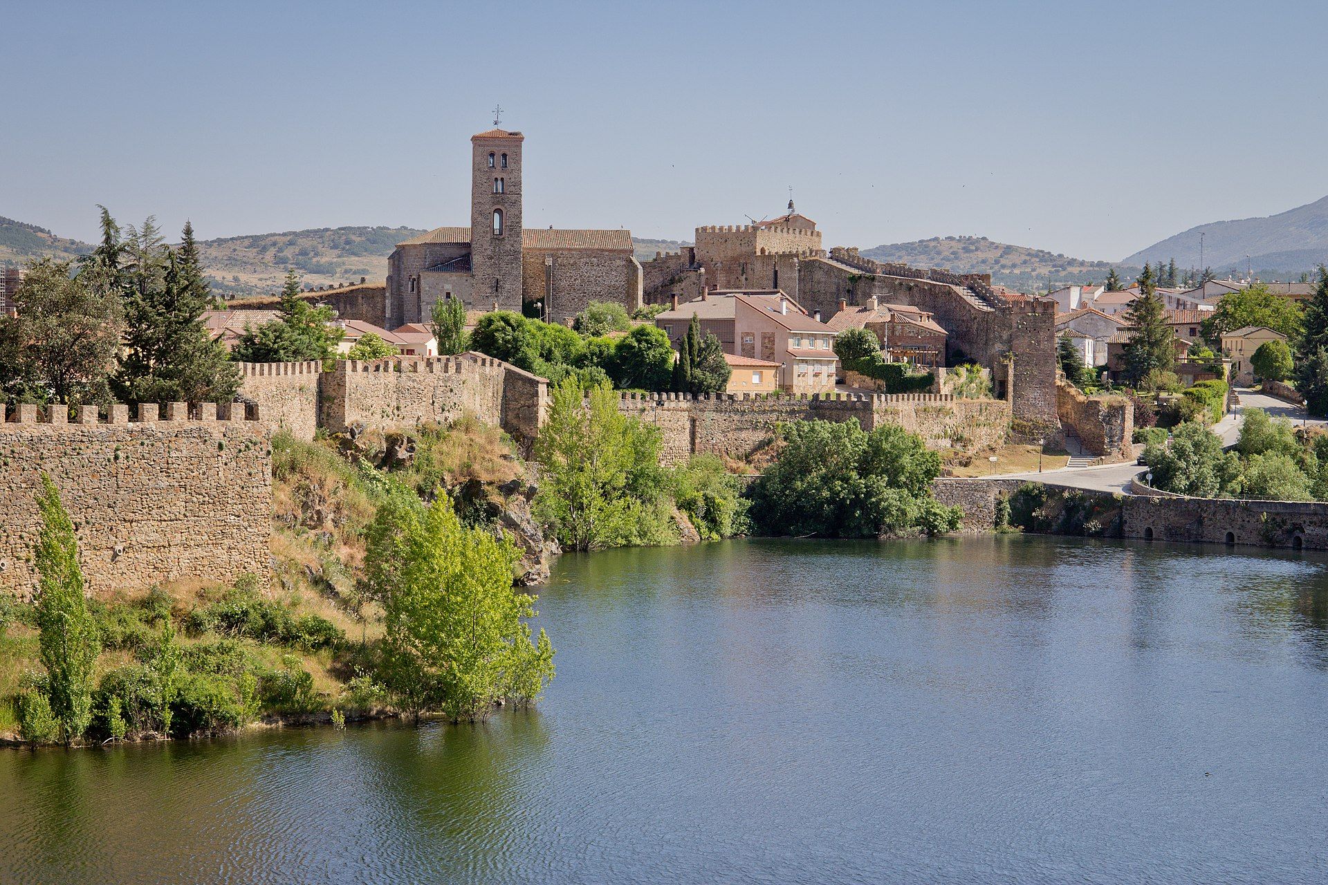 Ruta gastronómica y cultural por Torrelaguna, Buitrago, Chinchón, Navalcarnero y Rascafría. (Buitrago del Lozoya Wikipedia)