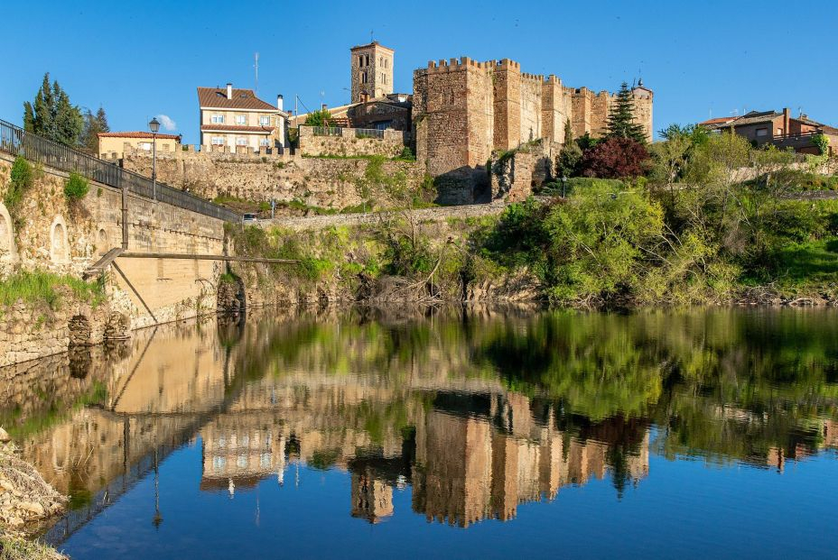 Reflejo del Casco Antiguo de Buitrago. Wikipedia 