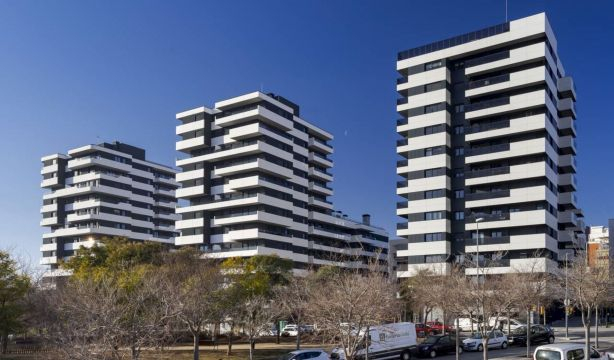 Los españoles destinan 6,7 años de salario a pagar su casa, el pico más alto en una década