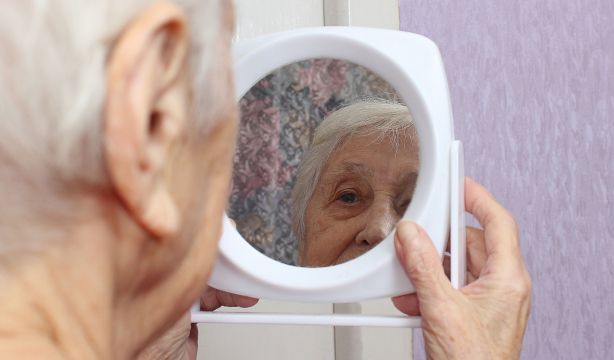 Pobreza con rostro femenino: más de 6 de cada 10 pensiones asistenciales las cobran mujeres