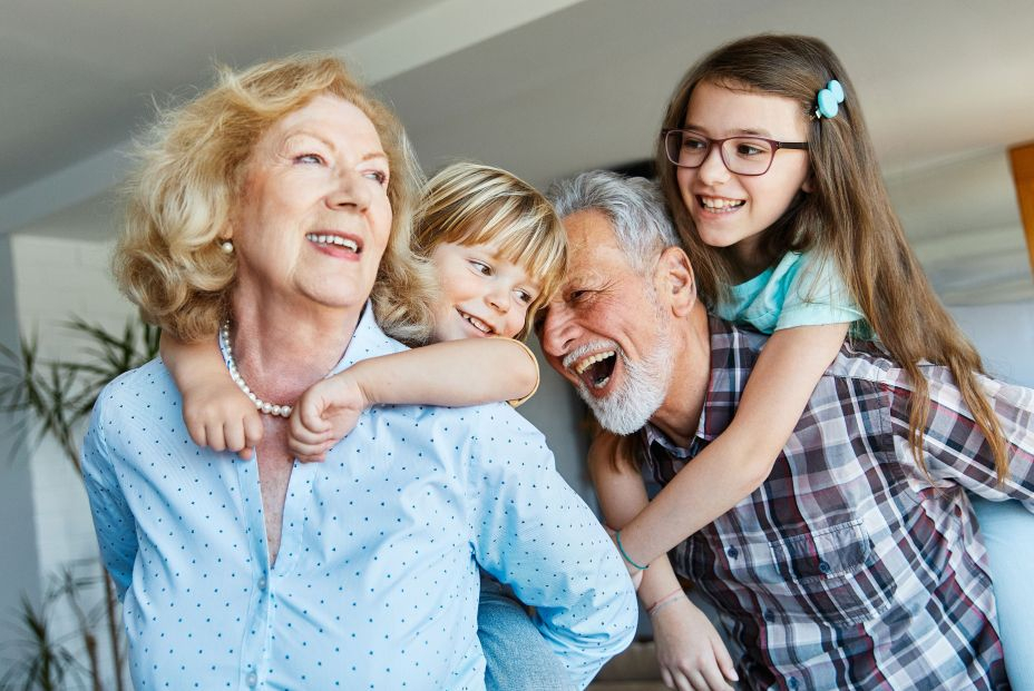 Talleres para estrechar la relación entre abuelos y nietos en Valencia  