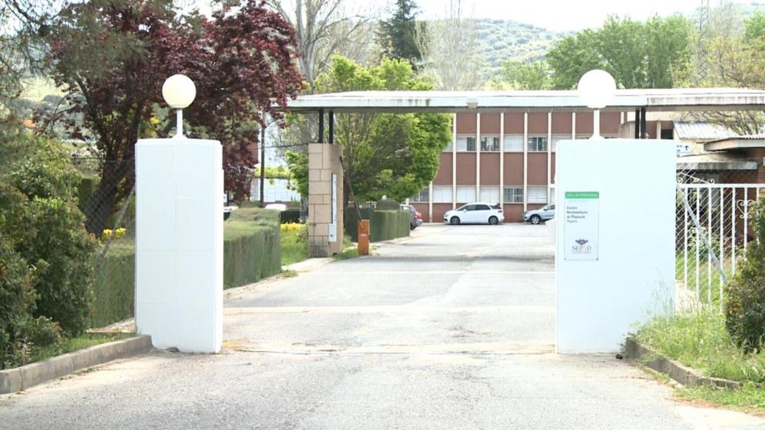 Una veintena de mayores, atrapados en la planta de su residencia por una avería