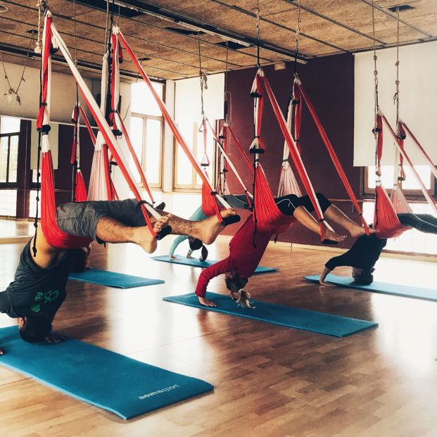 Espacios en Barcelona donde practicar aeroyoga Espacios en Barcelona donde practicar aeroyoga