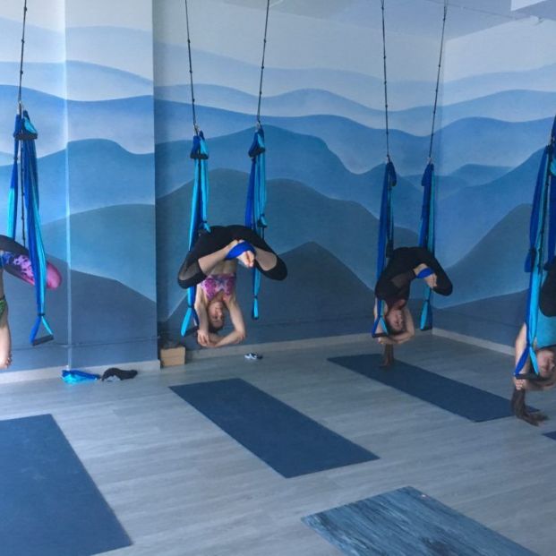 Espacios en Barcelona donde practicar aeroyoga Espacios en Barcelona donde practicar aeroyoga