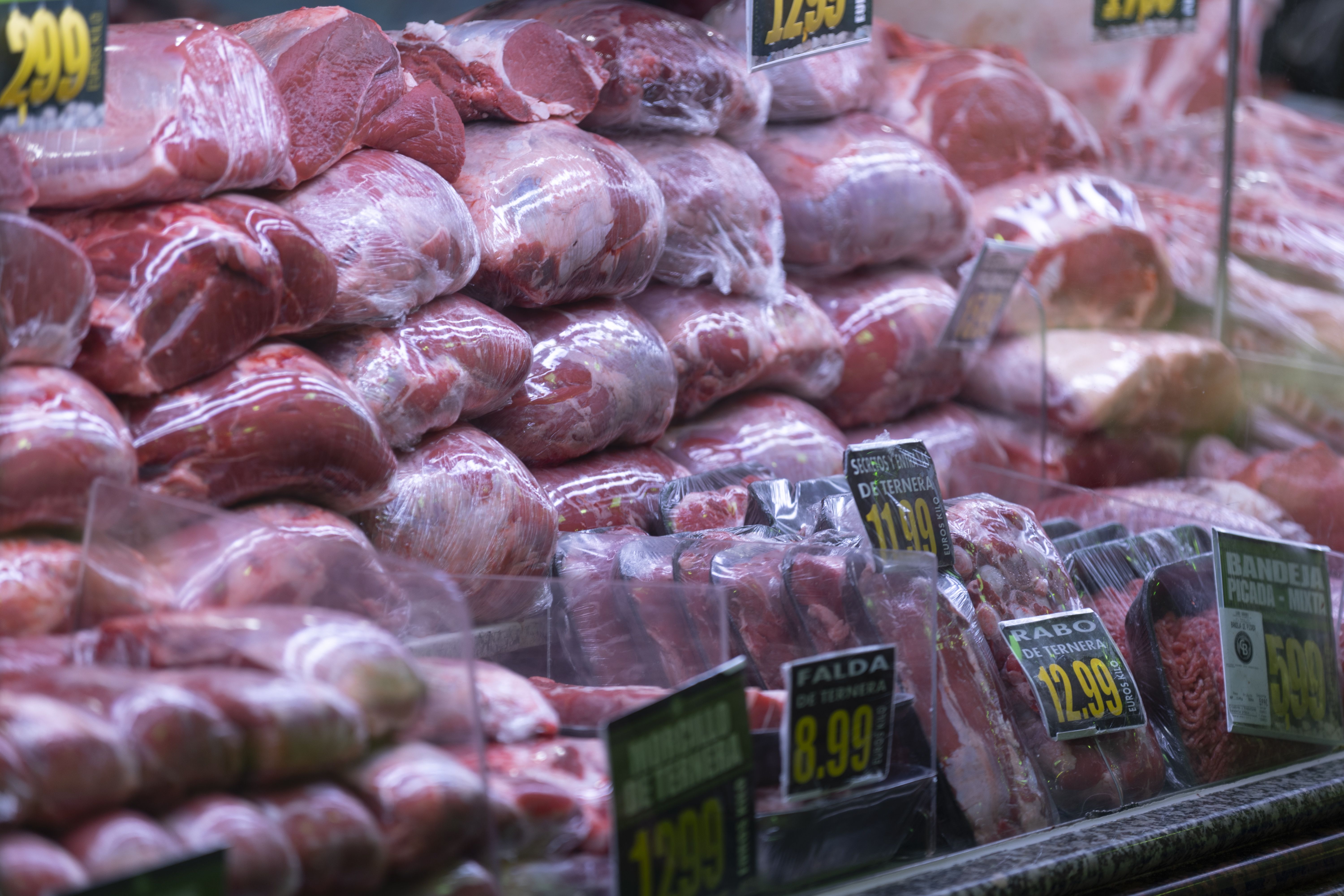 Encuentran bacterias multirresistentes en el 40% de las muestras de carne de los supermercados