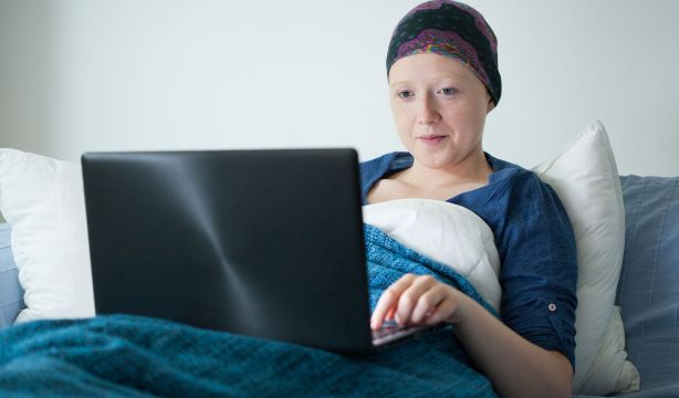 Qué es el derecho al olvido oncológico, que el Gobierno promete activar en esta legislatura