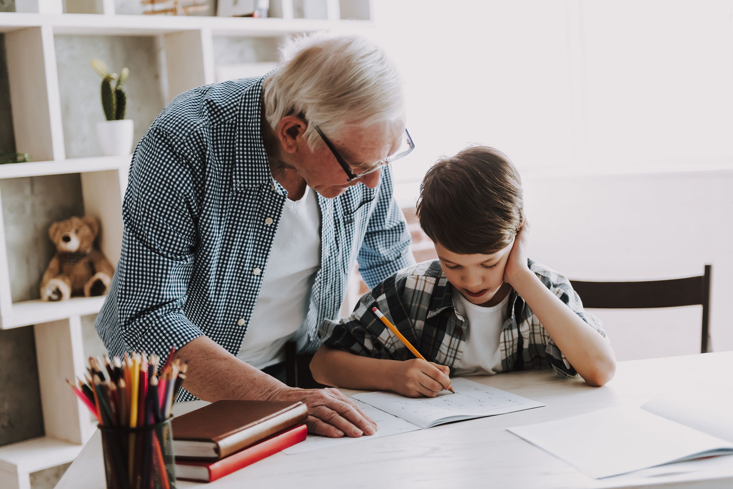 El peligroso síndrome del abuelo esclavo. Photo: Bigstock.