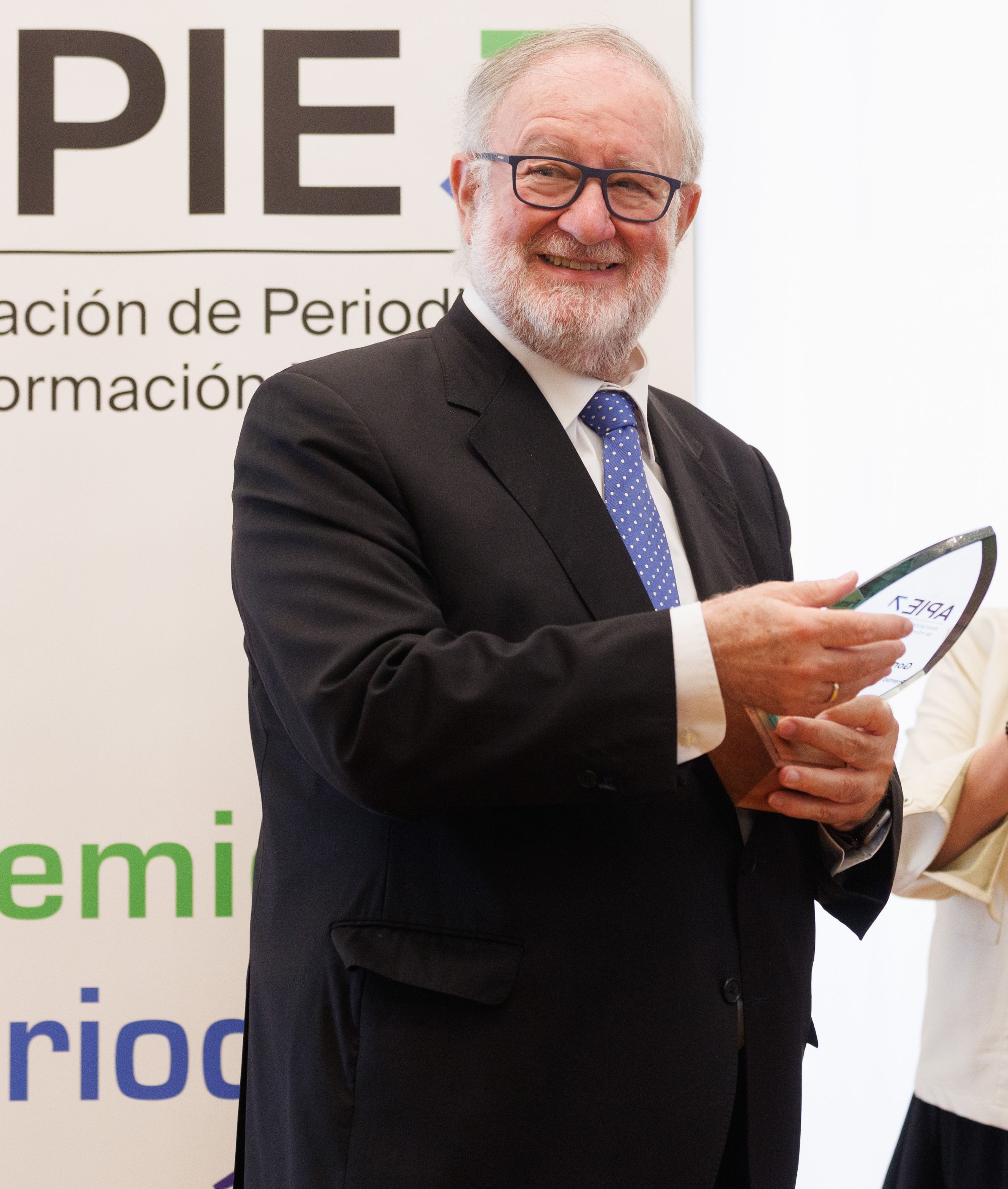 González Urbaneja, I Premio de Periodismo Económico de la APIE