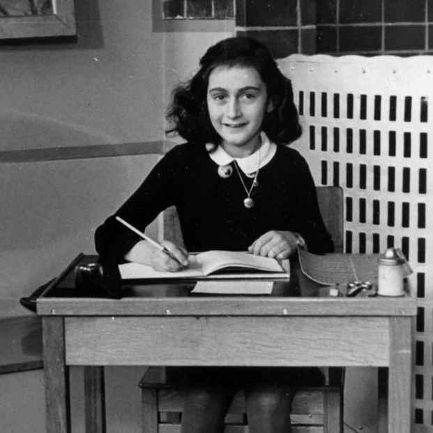 Un notario judío reveló el escondite de la familia de Ana Frank a los nazis, según una investigación