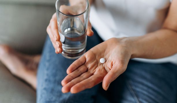 ¿Paracetamol o ibuprofeno? Una enfermera explica cuál tomar en cada caso