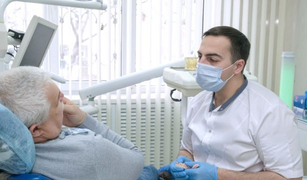 Cada vez vamos más al dentista y al especialista, pero menos al médico de Atención Primaria