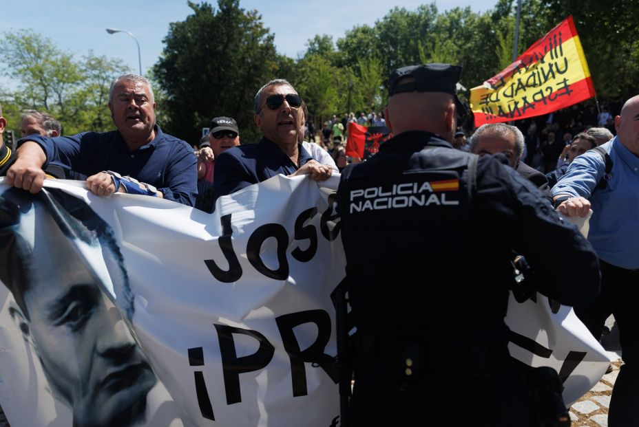 Exhumación de Primo de Rivera: tres falangistas detenidos tras enfrentarse a la Policía