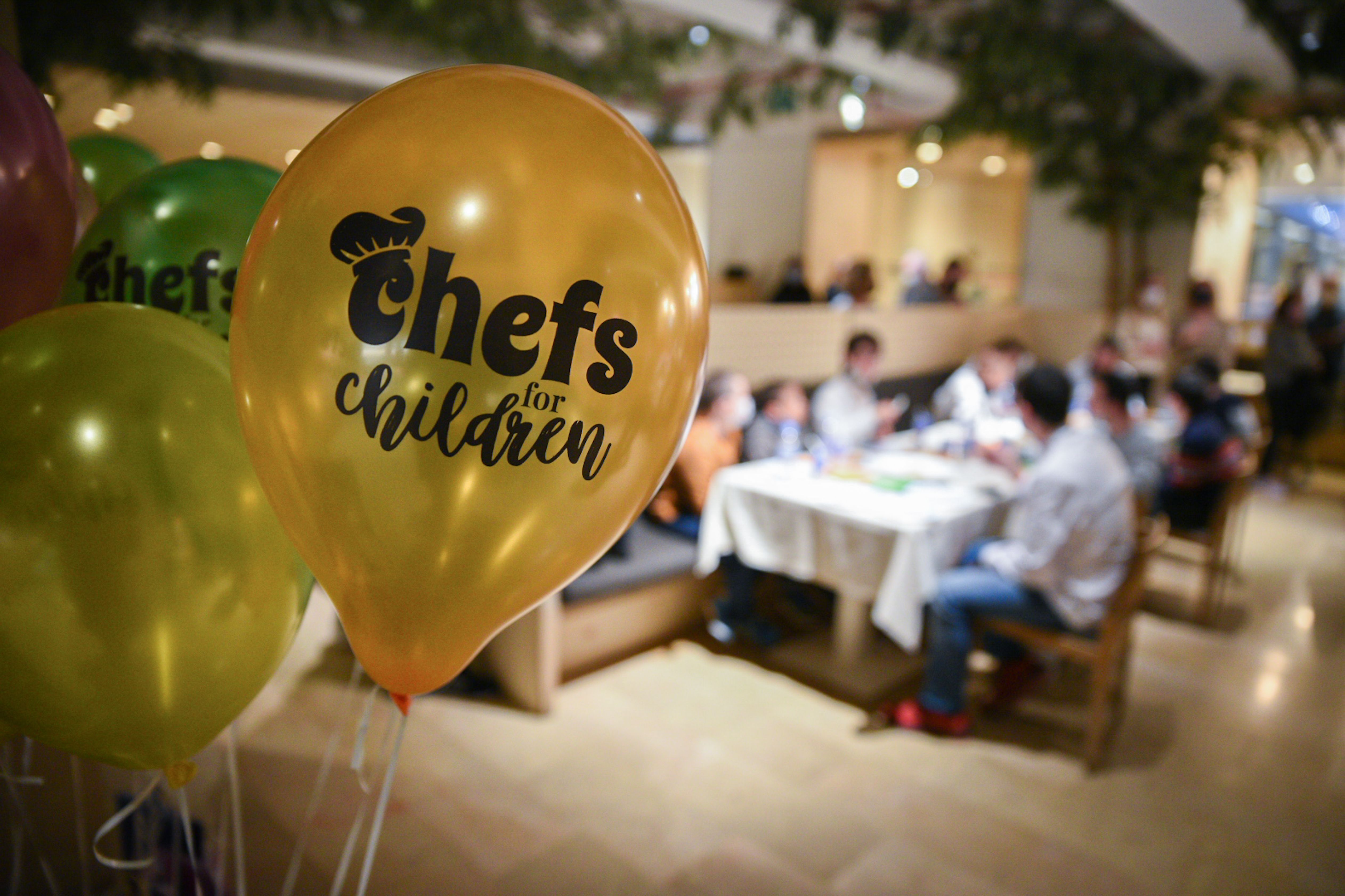ChefsForChildren reúne a 40 chefs con Estrellas Michelin y 150 niños con enfermedades graves . Europa Press ChefsForChildren reúne a 40 chefs con Estrellas Michelin y 150 niños con enfermedades graves . Europa Press