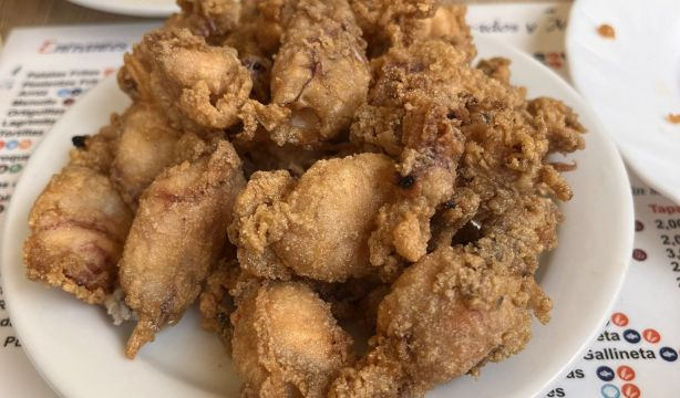 Los precios del pescaíto frito en un bar de Cádiz que han hecho enloquecer a las redes sociales