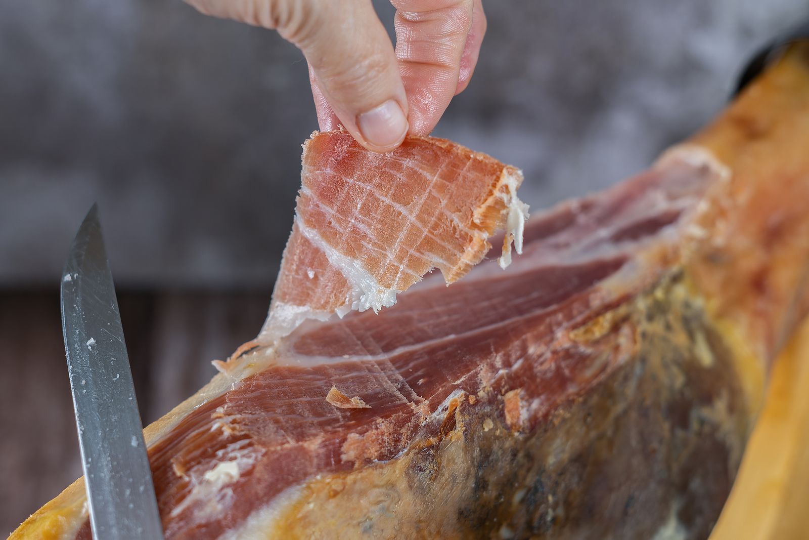 Estas son las muchas diferencias que hay entre el jamón serrano y el ibérico. bigstock 