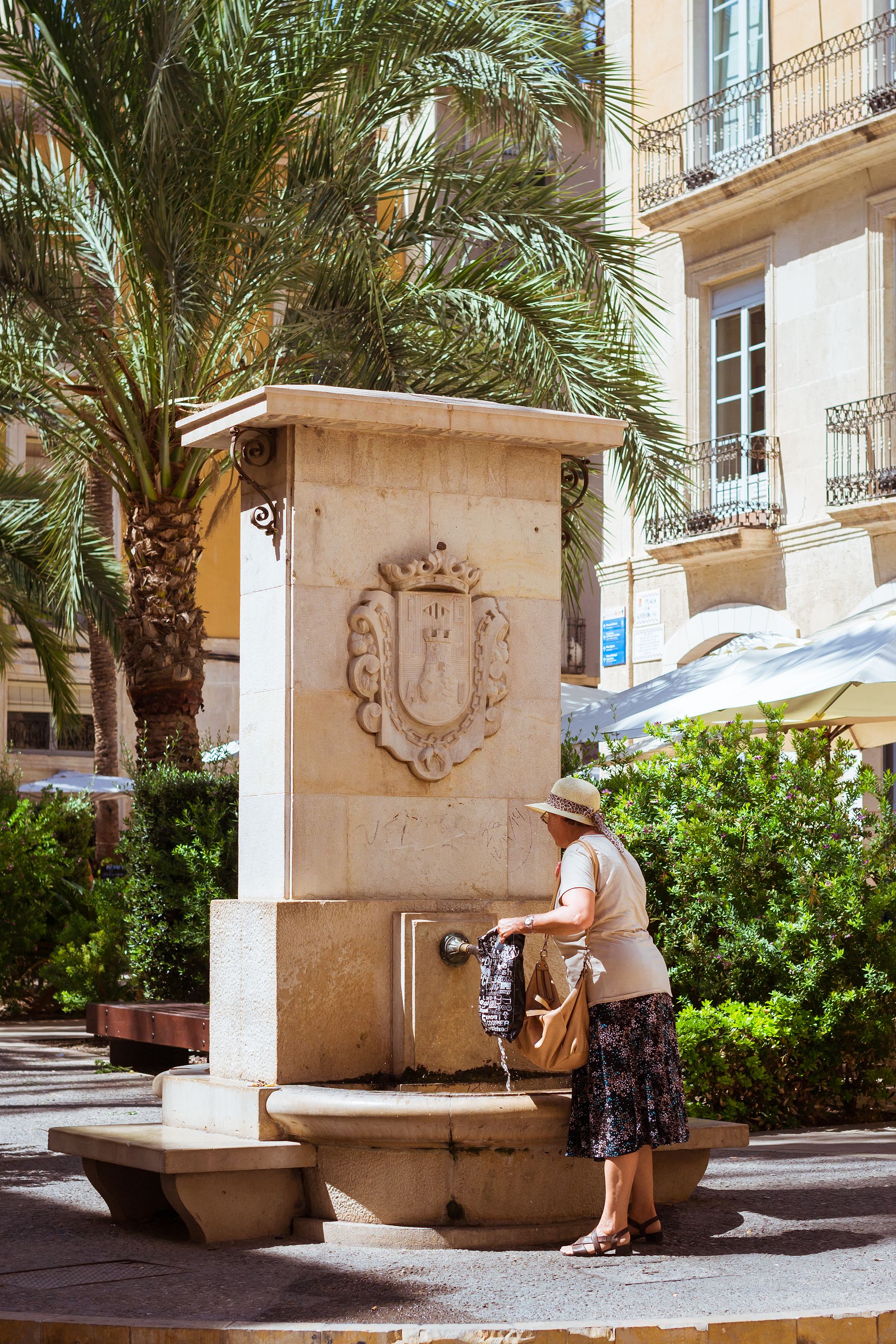 El estrés térmico, el gran peligro para los mayores en esta insólita primera ola de calor del año