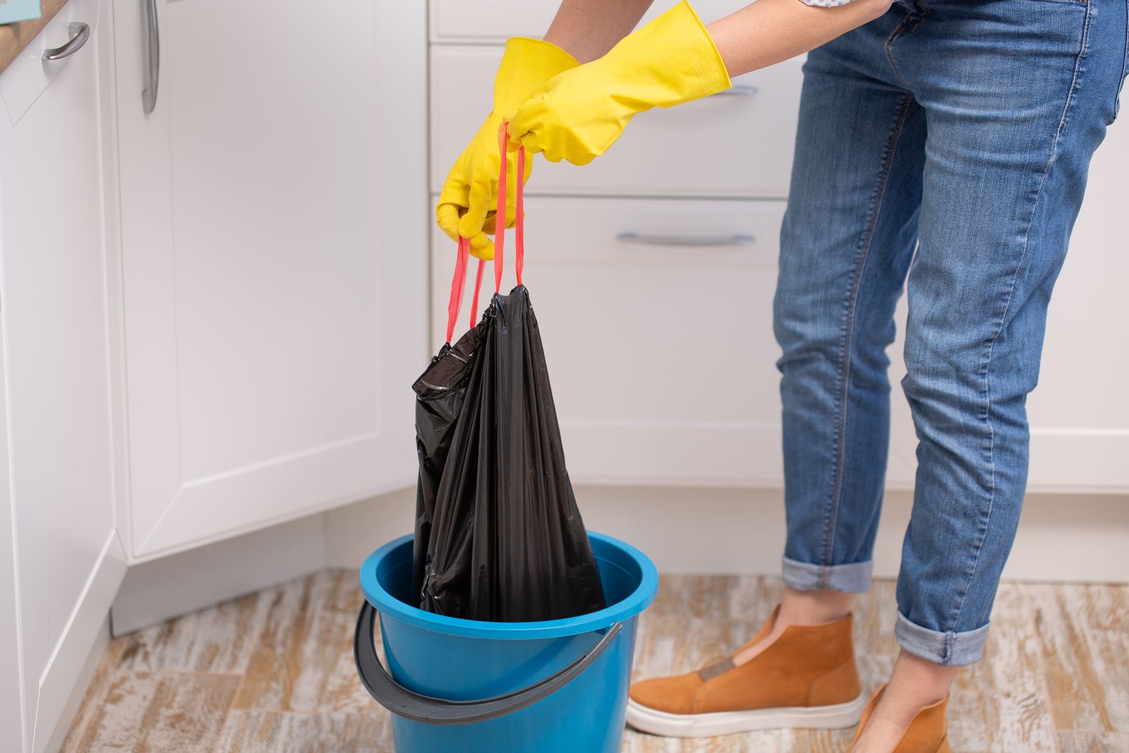 Mejores trucos para limpiar el cubo de basura: vinagre y otros