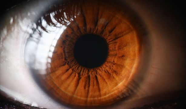 Un fármaco que se activa con luz podría eliminar el ojo seco sin gotas ni cirugía