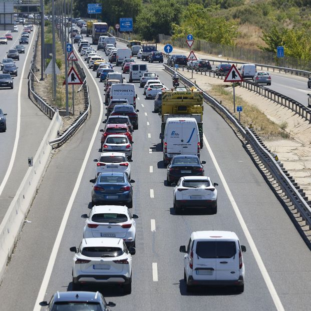 EuropaPress 4601202 numerosos vehiculos circulan autovia a 3 primer dia segunda operacion