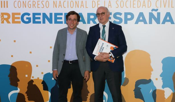 Siete claves para la regeneración de España. Jose Luis Martinez Almeida, alcalde de Madrid, y Aldo Olcese, presidente de Asociacion Sociedad Civil Ahora, en la clausura del III Congreso Nacional de la Sociedad Civil