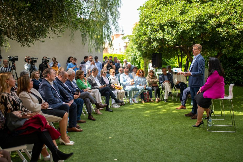La estrategia de Feijóo para el 28-M: foco en el bolsillo, en la vivienda y en el 'sí es sí' La estrategia de Feijóo para el 28-M: foco en el bolsillo, en la vivienda y en el 'sí es sí'